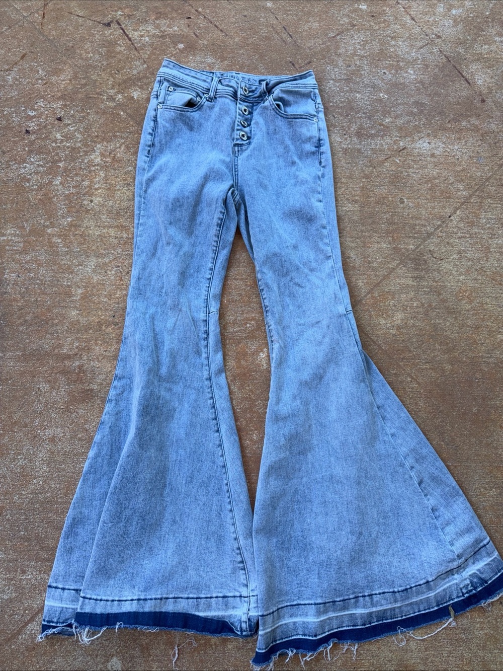 Grace In LA Bell BOTTOM LIGHT WASH BUTTON FLY HIGH WAIST Jeans SIZE 27